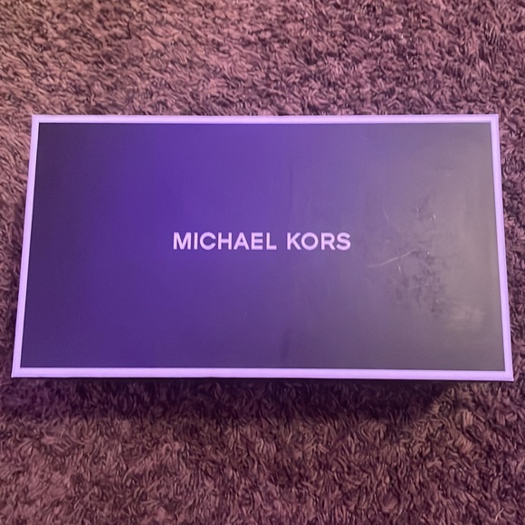 Pair of MICHALE KORS slides - Picture 6 of 6